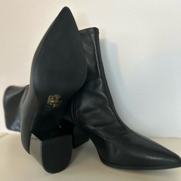 NEW- Ankle Boots size 9 - Picture 2 of 5